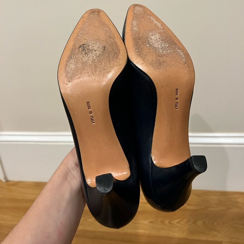 Vintage ferragamo heels in really great used condition! - Picture 5 of 8